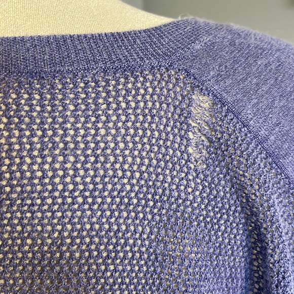 Periwinkle loose linen and cotton knit top with high/low hem and 1/2 sleeves - Picture 5 of 6